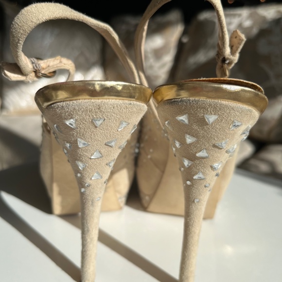 Shoes - Picture 2 of 6